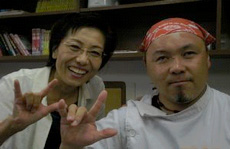 写真：高橋所長と林さん